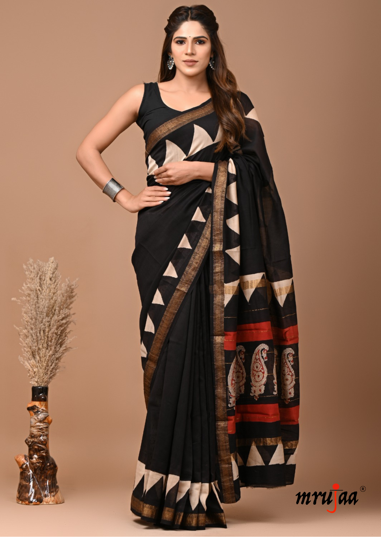 Eesha - Maheshwari Cotton Silk Saree - Black Red