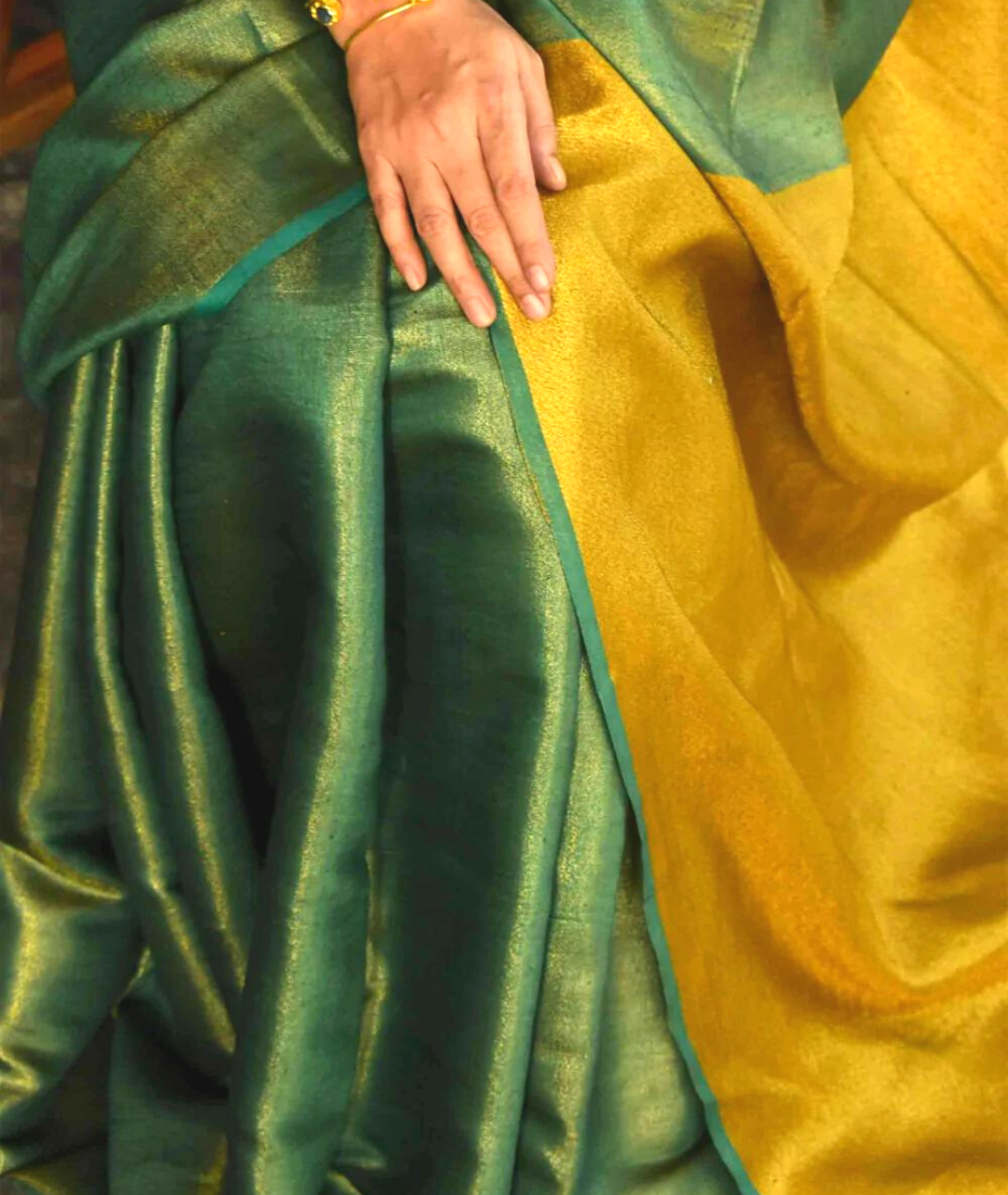 Handloom Pure Lenin Zari Pallu Saree-Green & Gold - mrujaa